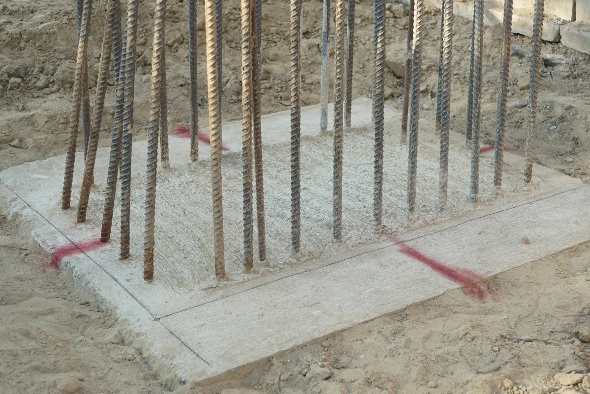 Budowa altany krok po kroku – projekt, fundamenty, konstrukcja i wykończenie