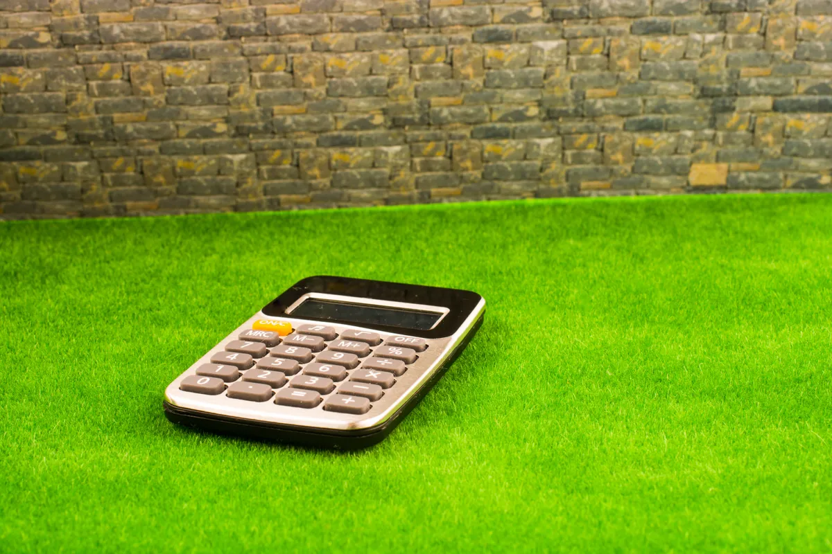 Ile kosztuje założenie trawnika w 2026 roku? Realne wyliczenia, cenniki i przykłady